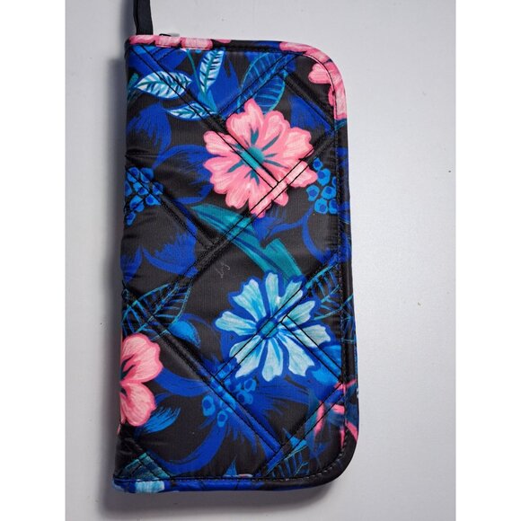 Lug Floral Quilted Wristlet Travel Passport Wallet Zipper Closure New - Picture 12 of 15